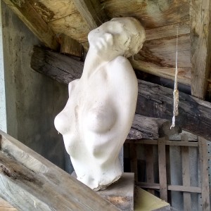 Scultura donna